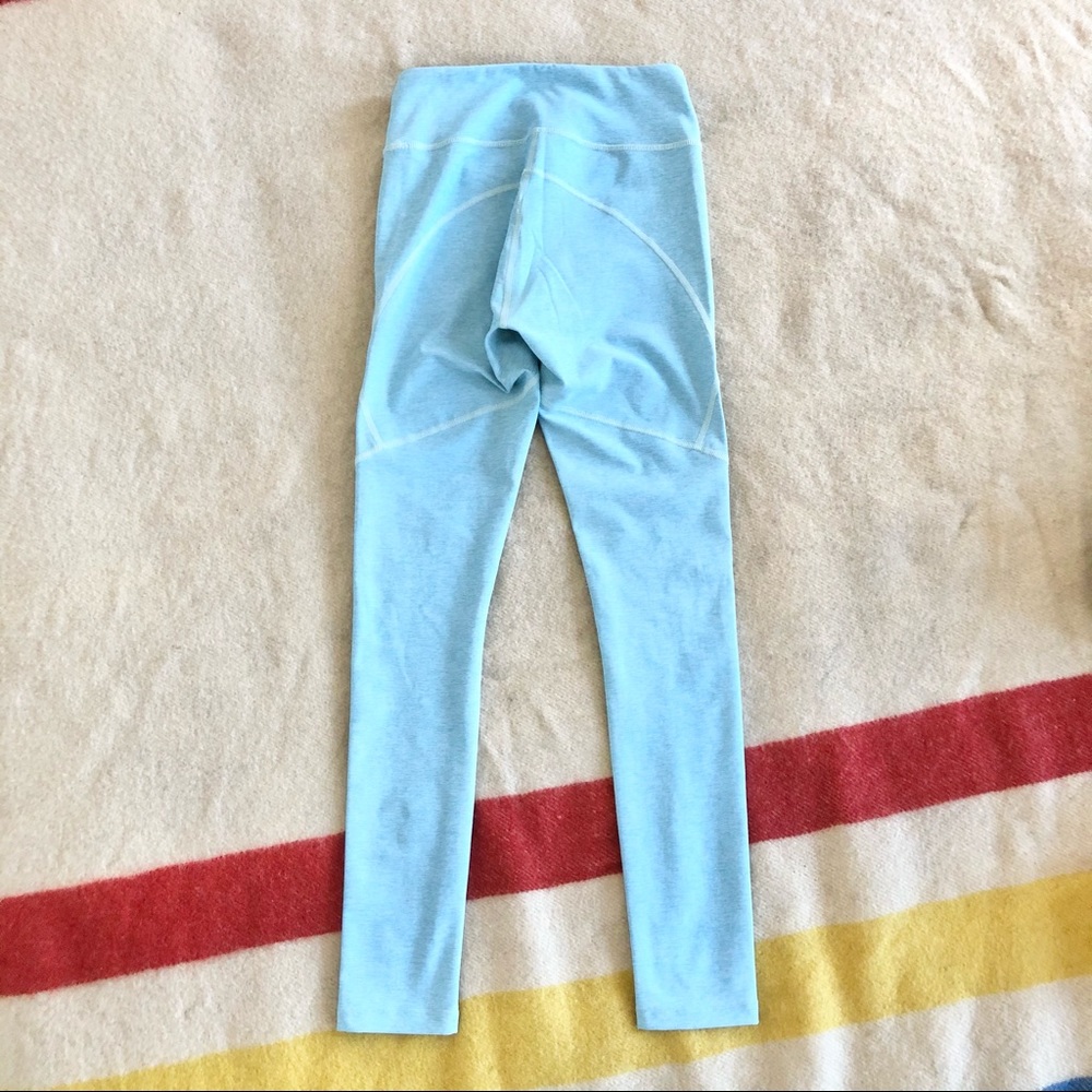 Outdoor voices baby blue 7/8 leggings - Picture 4 of 8